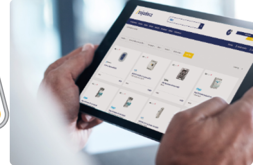 Bild-Platzhalter · Hände halten ein Tablet mit dem Zajadacz Shop